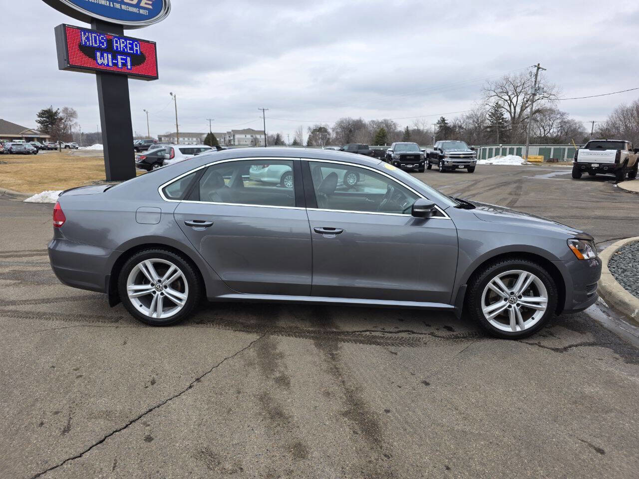 Used 2015 Volkswagen Passat TDI SE image 10