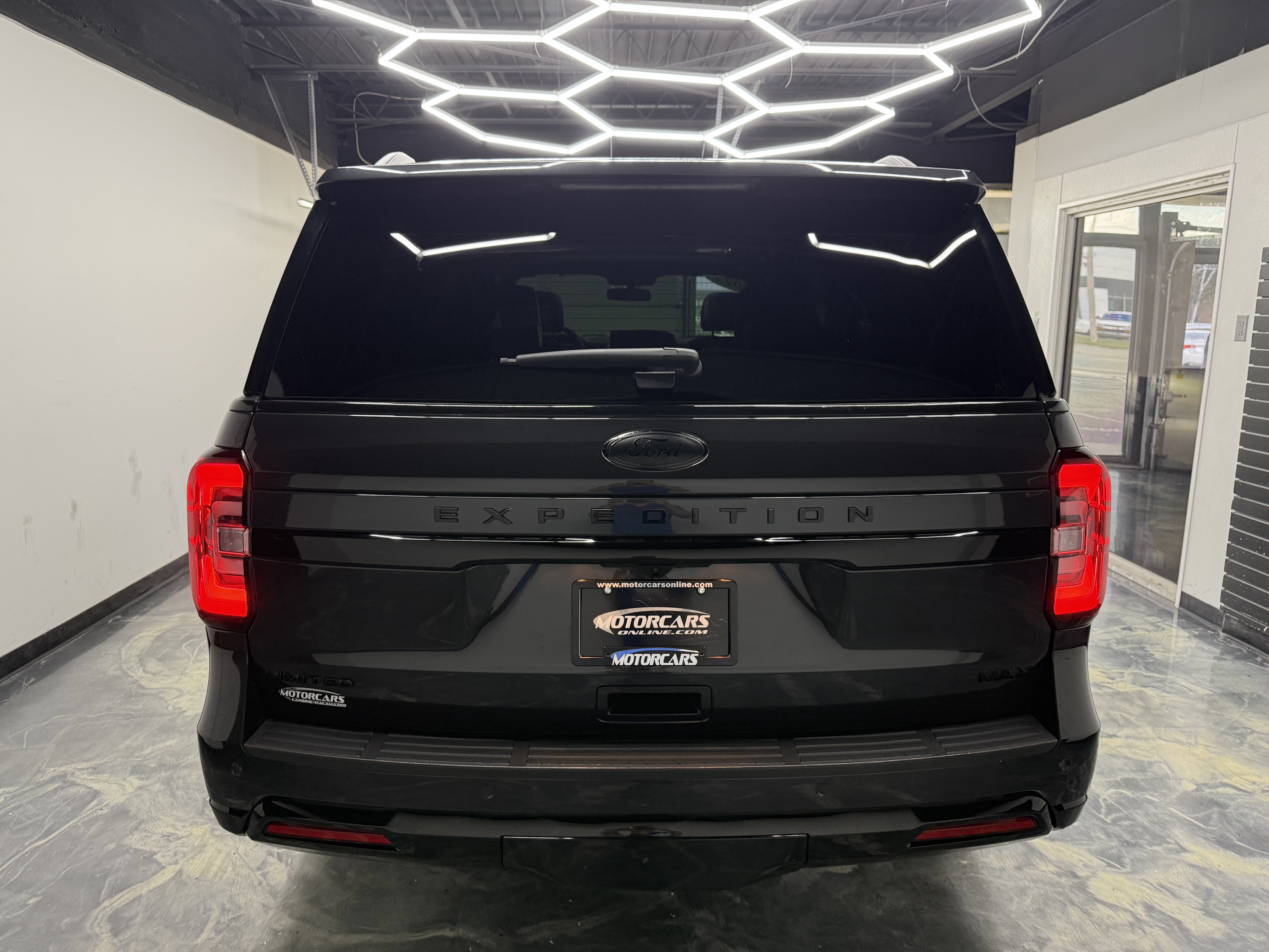 Used 2024 Ford Expedition Max Limited AWD/4WD image 4