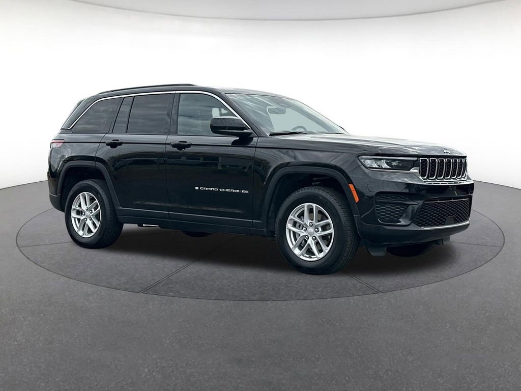 Certified 2025 Jeep Grand Cherokee Laredo X w/ Trailer Tow Package image 8