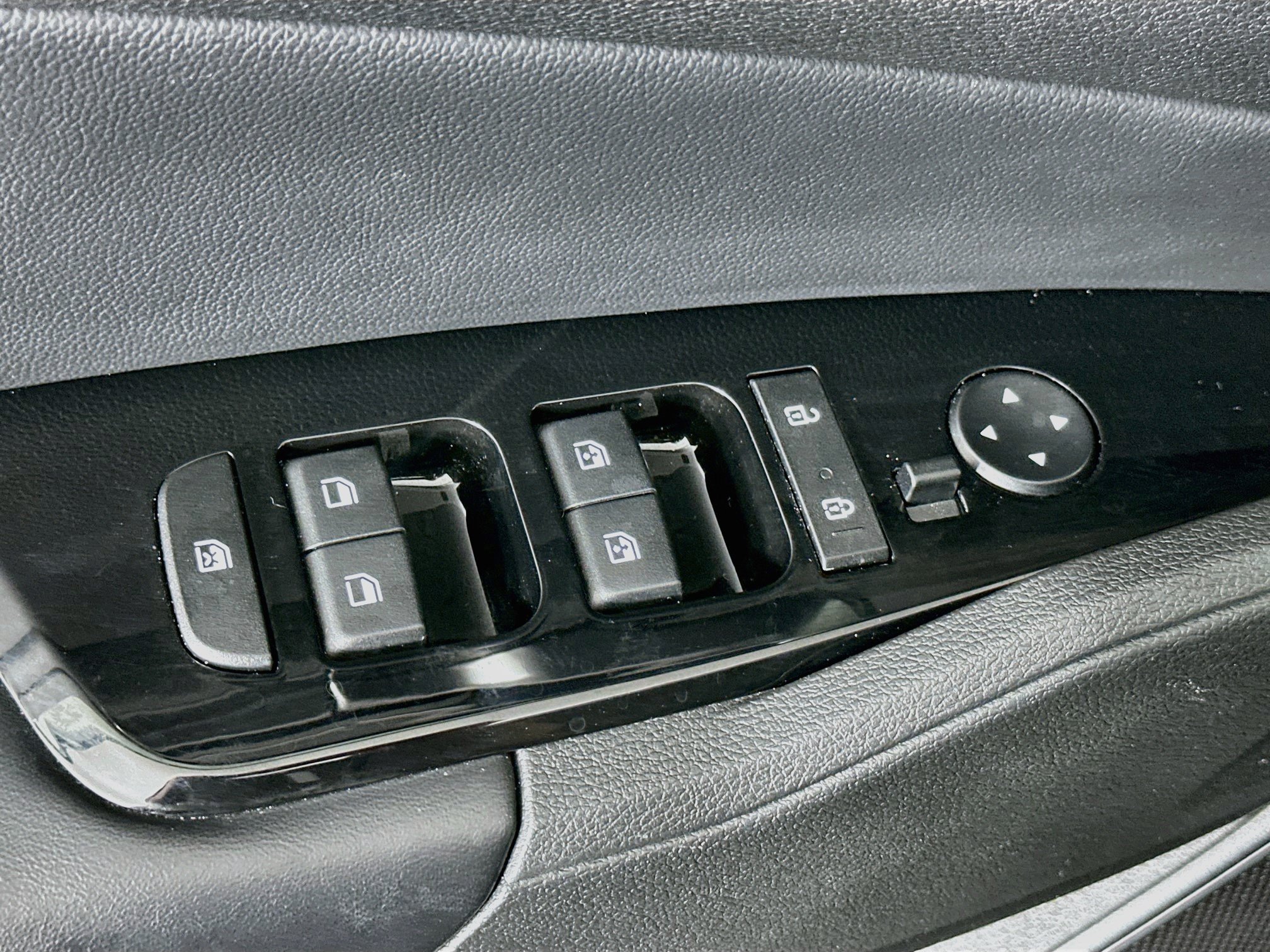 Used 2023 Kia Sportage EX FWD image 15