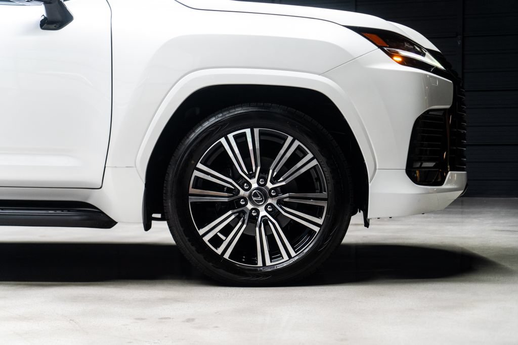 Used 2025 Lexus LX 600 4WD w/ Appearance Package image 11