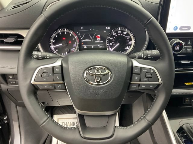 Used 2023 Toyota Highlander XLE AWD/4WD image 14