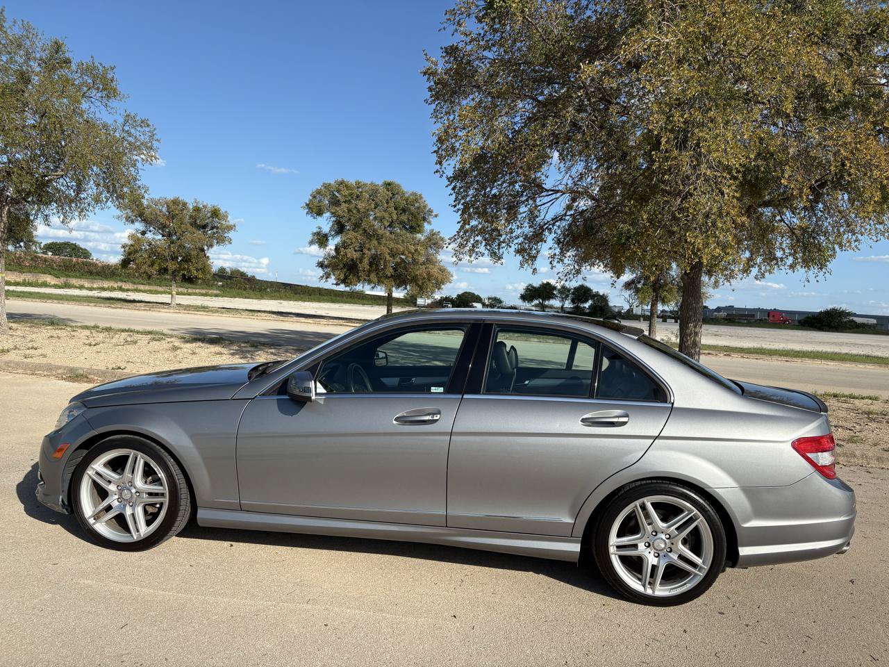 Used 2010 Mercedes-Benz C 300 Sedan image 12