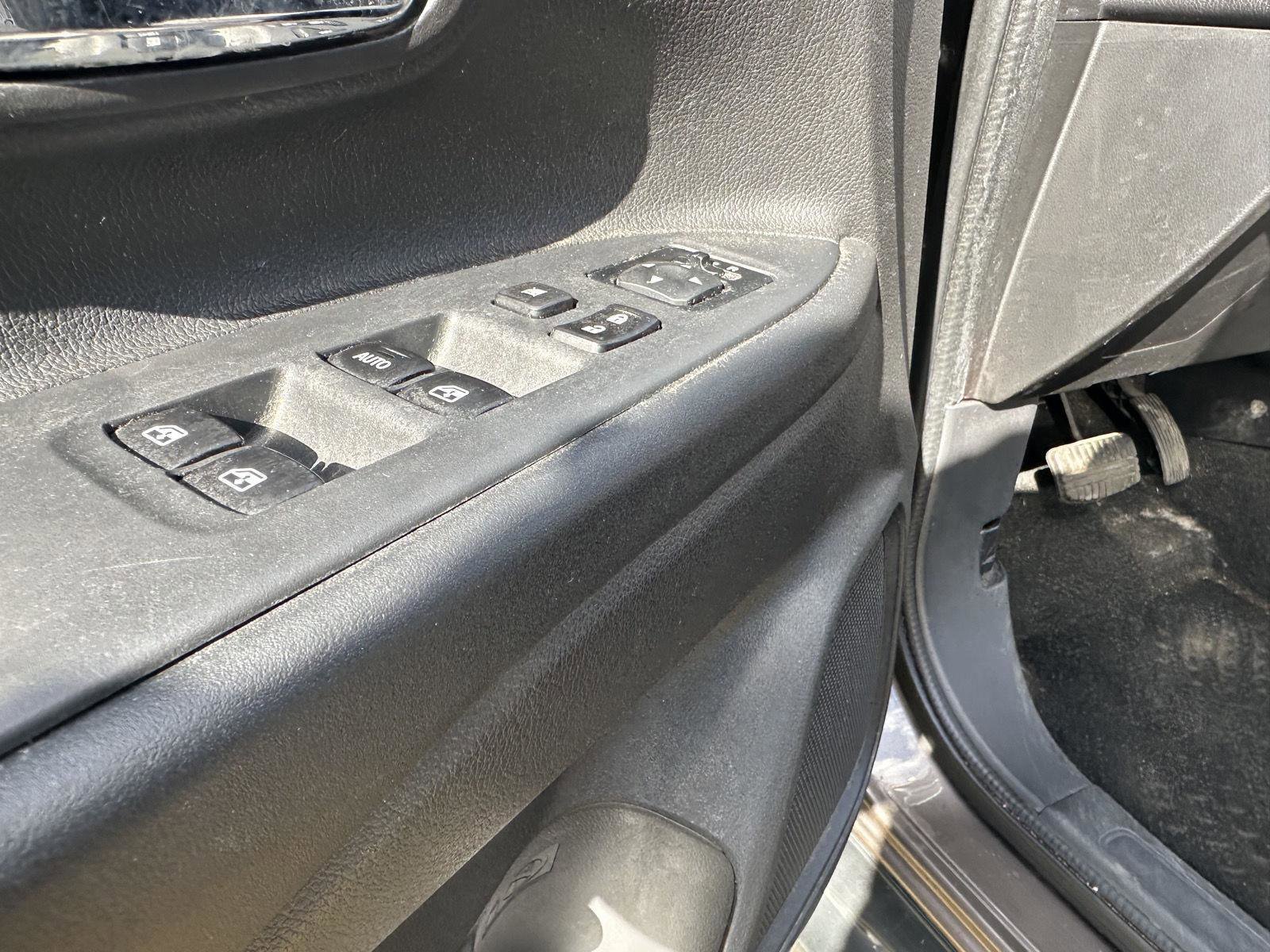 Used 2016 Mitsubishi Outlander SE image 12