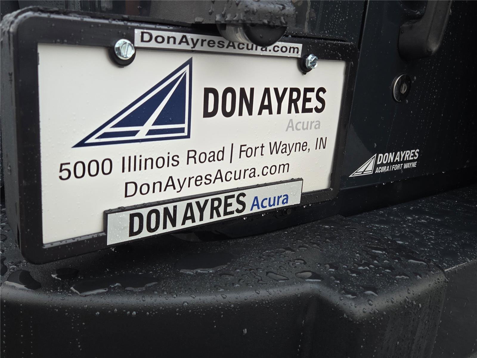 Used 2017 Jeep Wrangler Unlimited Sahara w/ Connectivity Group image 32