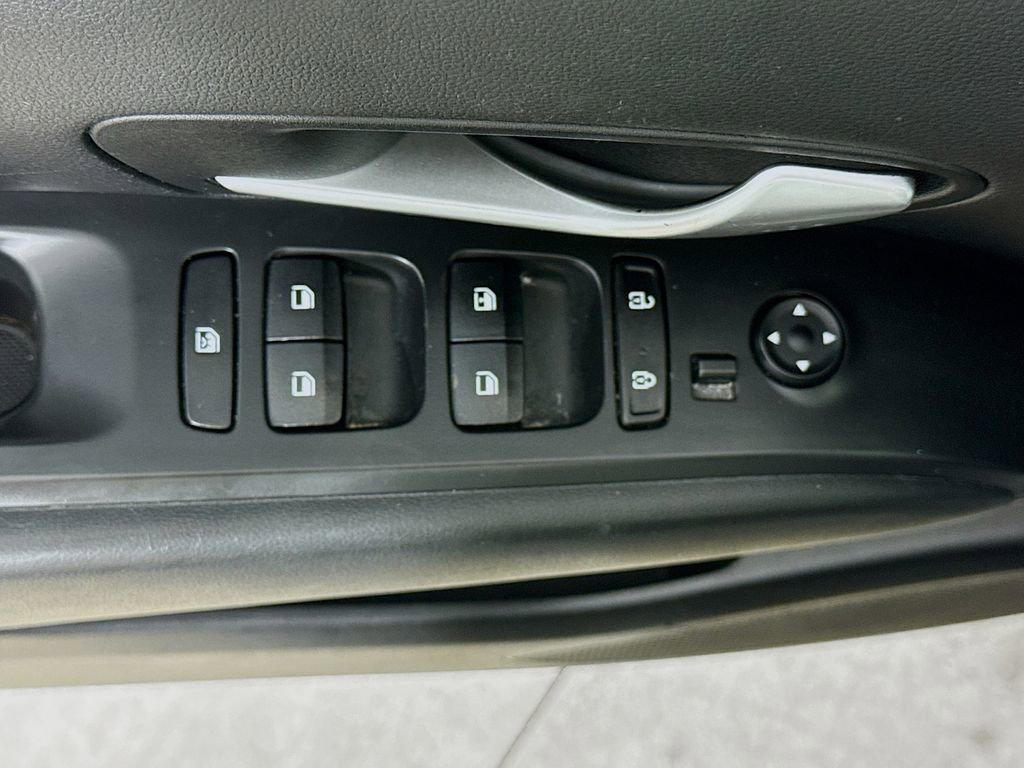 Used 2023 Hyundai Santa Cruz SE image 18