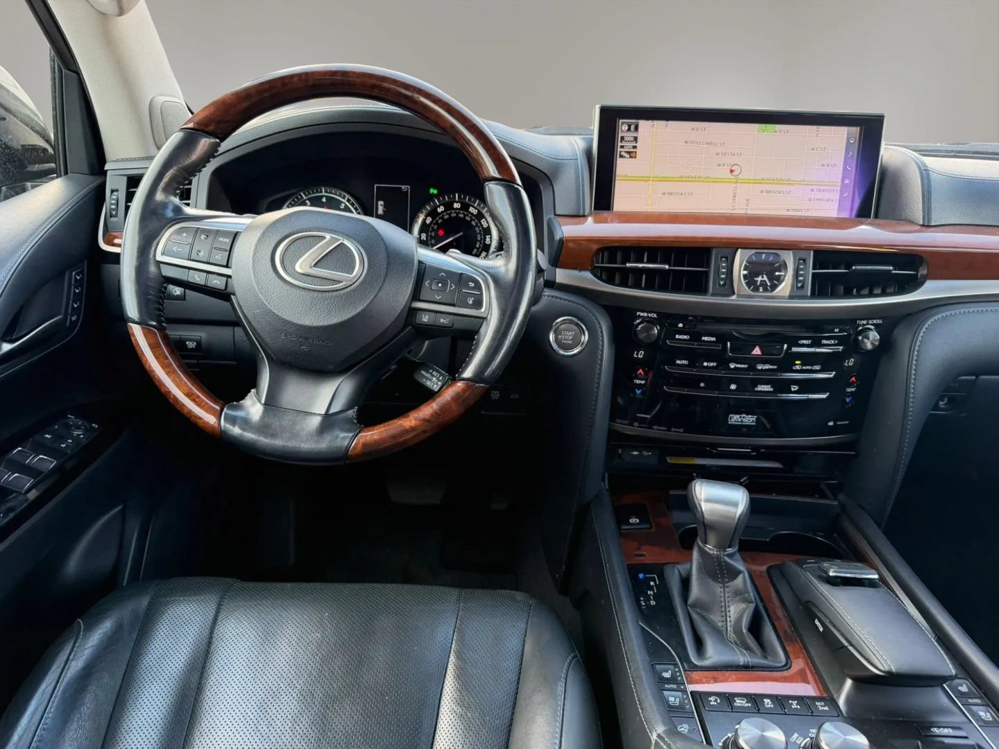 Used 2016 Lexus LX 570 4WD w/ Luxury Package image 21