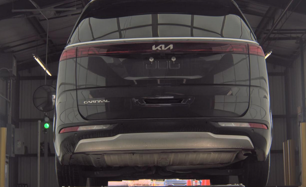 Used 2024 Kia Carnival LX FWD image 7