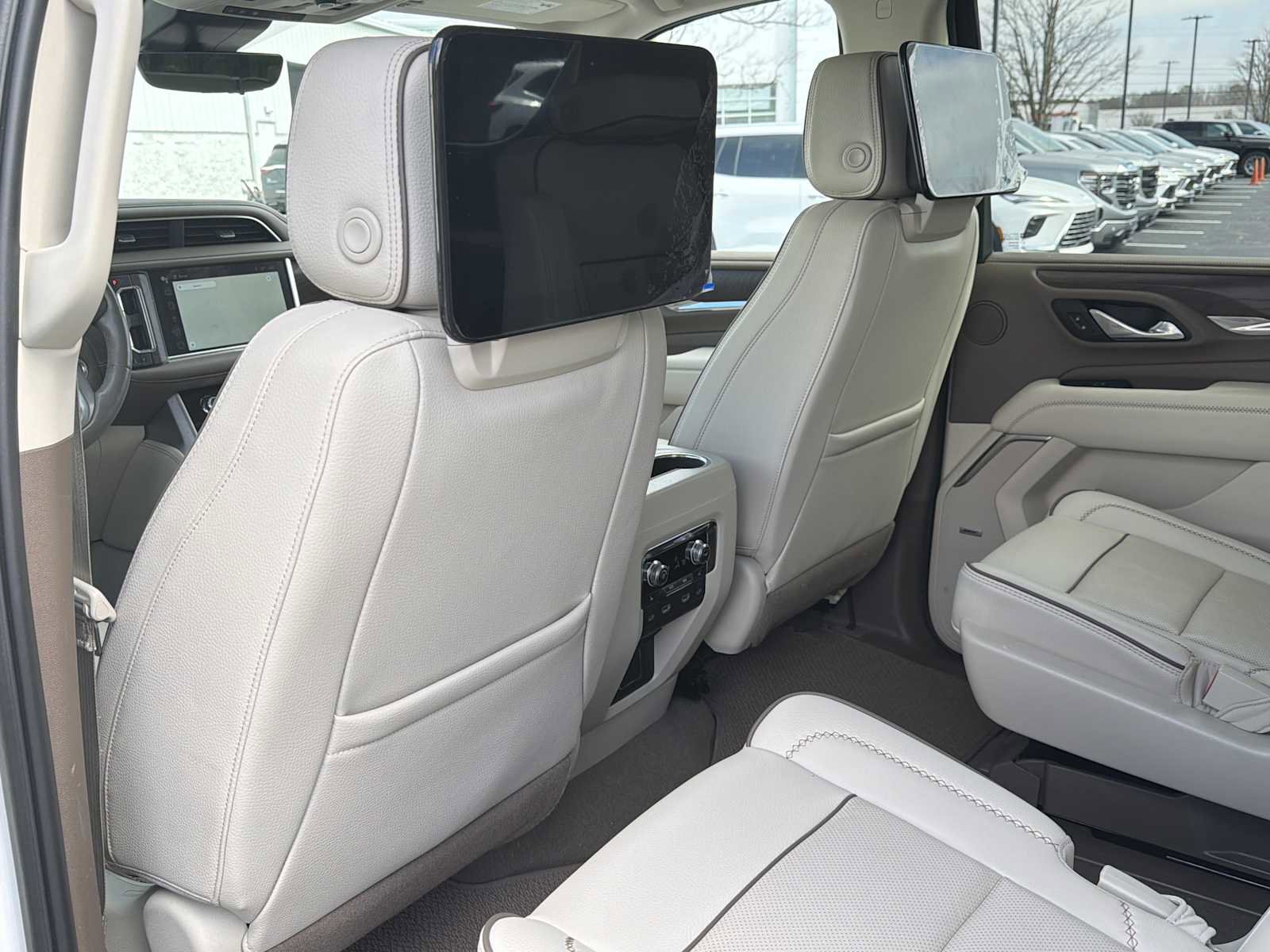 Used 2024 GMC Yukon Denali w/ Denali Reserve Package image 22