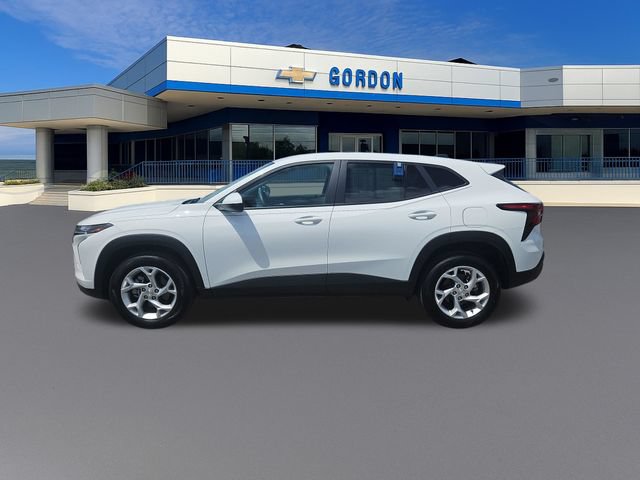 Used 2024 Chevrolet Trax LS w/ LS Convenience Package FWD image 2
