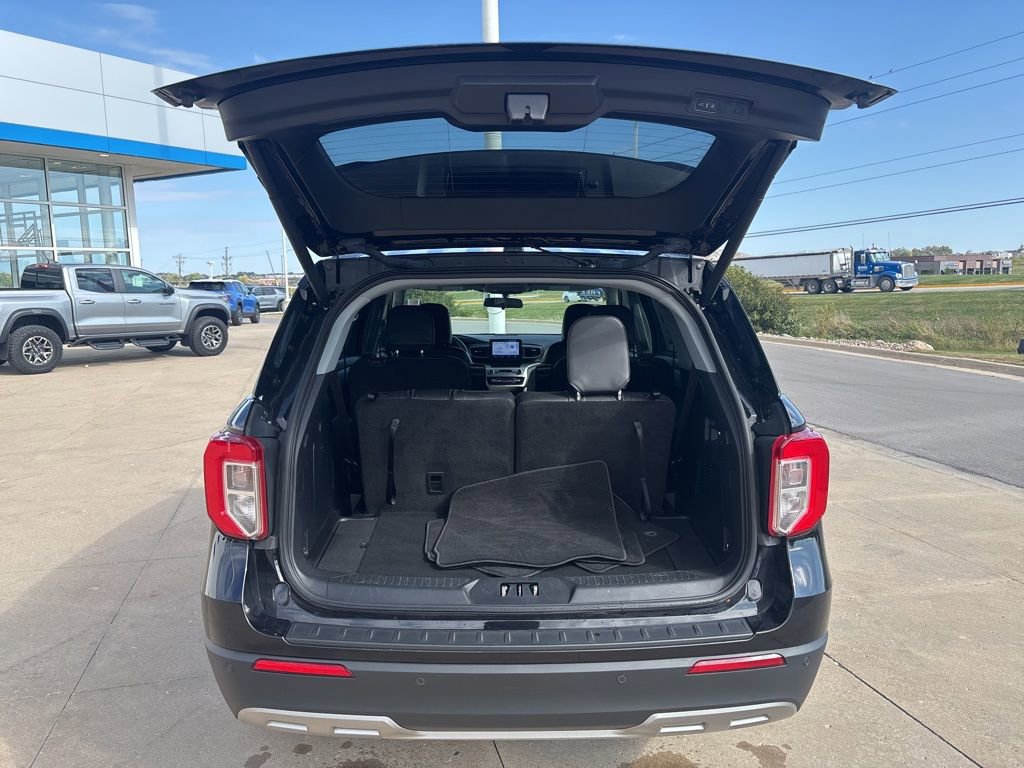Used 2022 Ford Explorer XLT w/ Equipment Group 202A image 12