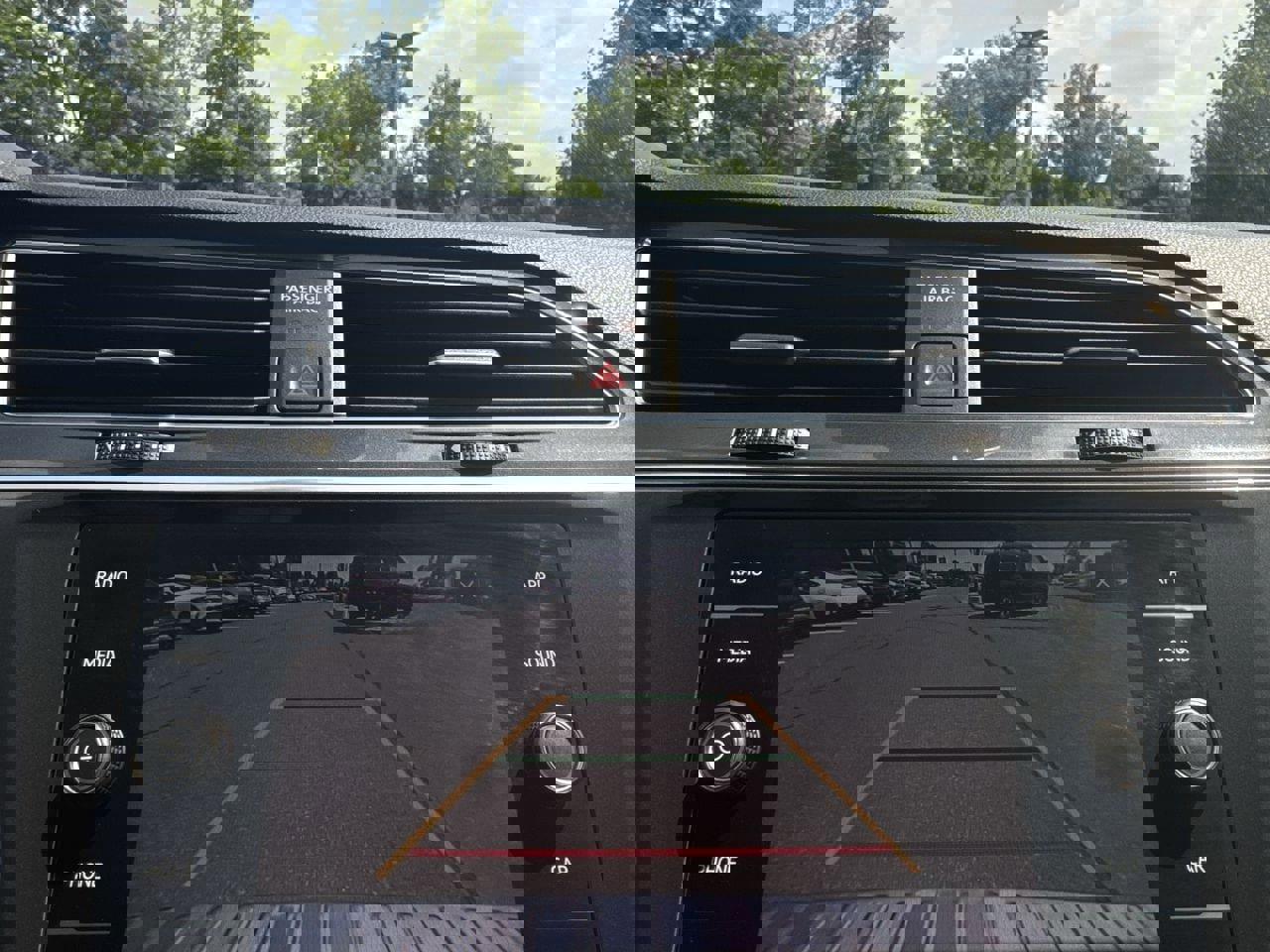 Used 2023 Volkswagen Tiguan SE image 18