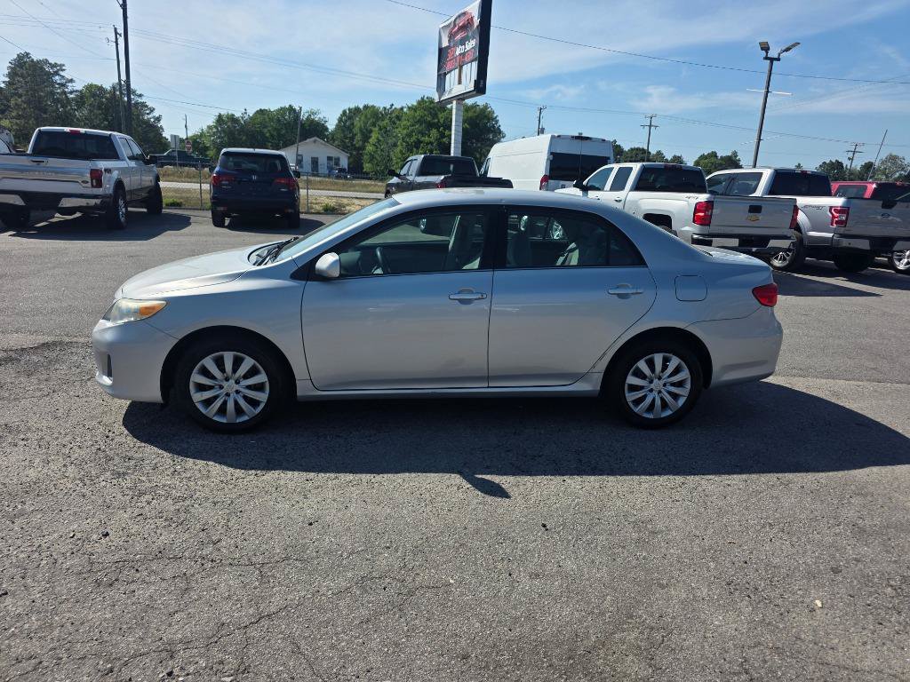 Used 2013 Toyota Corolla LE FWD image 2