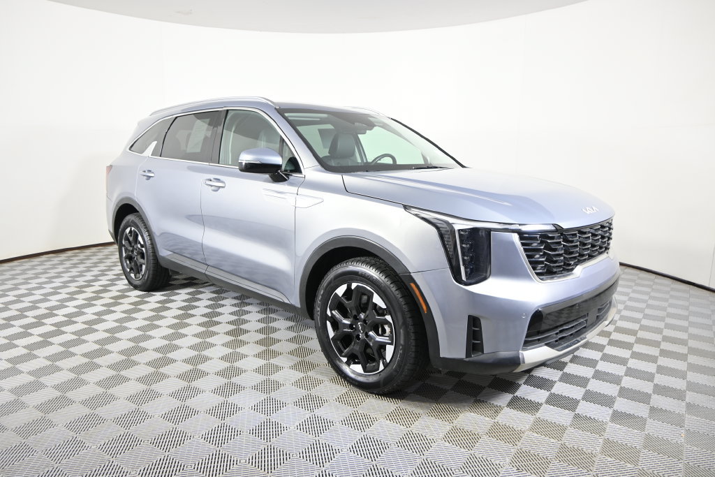 Used 2025 Kia Sorento S FWD image 9