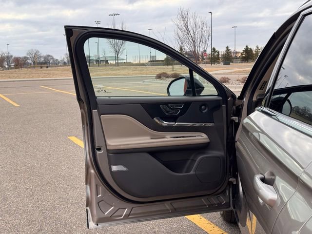 Used 2021 Lincoln Corsair Reserve w/ Elements Package image 4