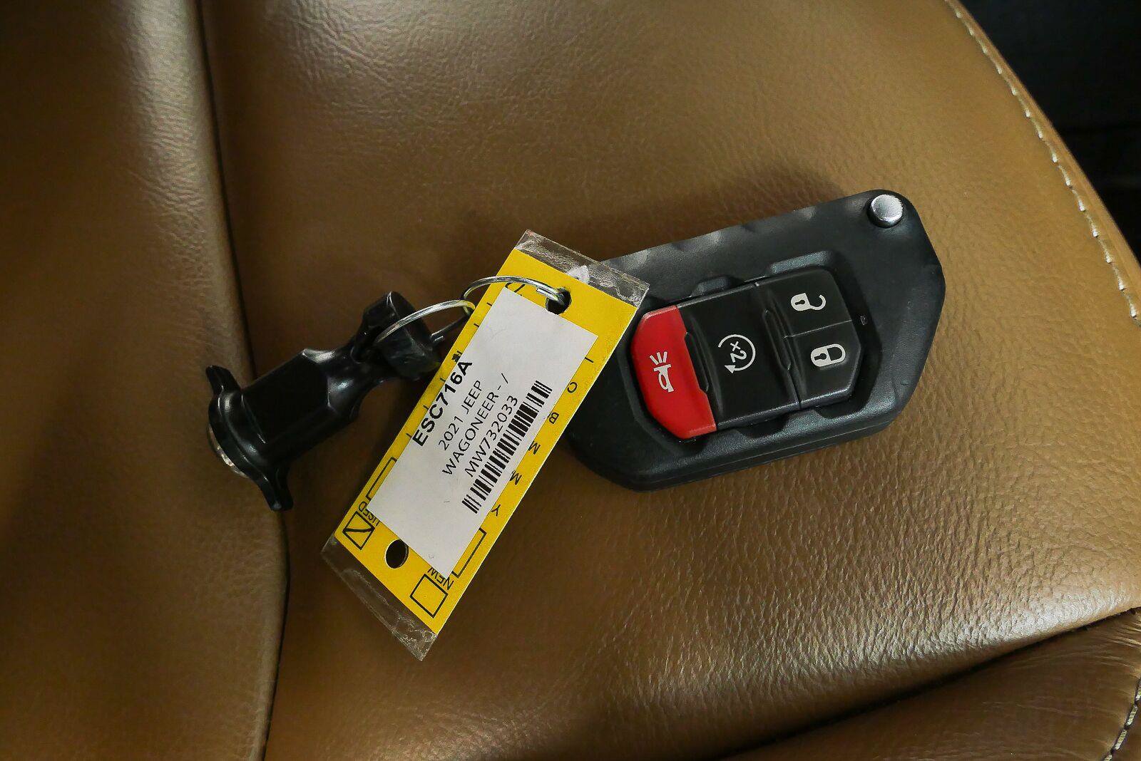 Used 2021 Jeep Wrangler Unlimited Sahara AWD/4WD image 36