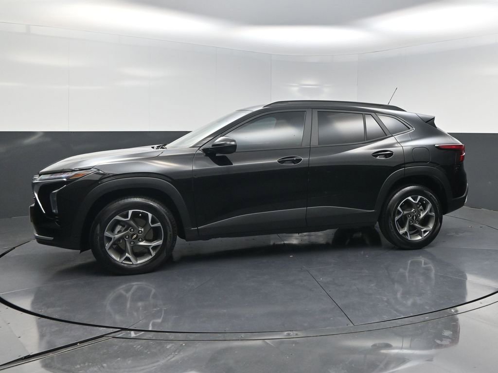 Used 2025 Chevrolet Trax LT w/ Driver Confidence Package image 3