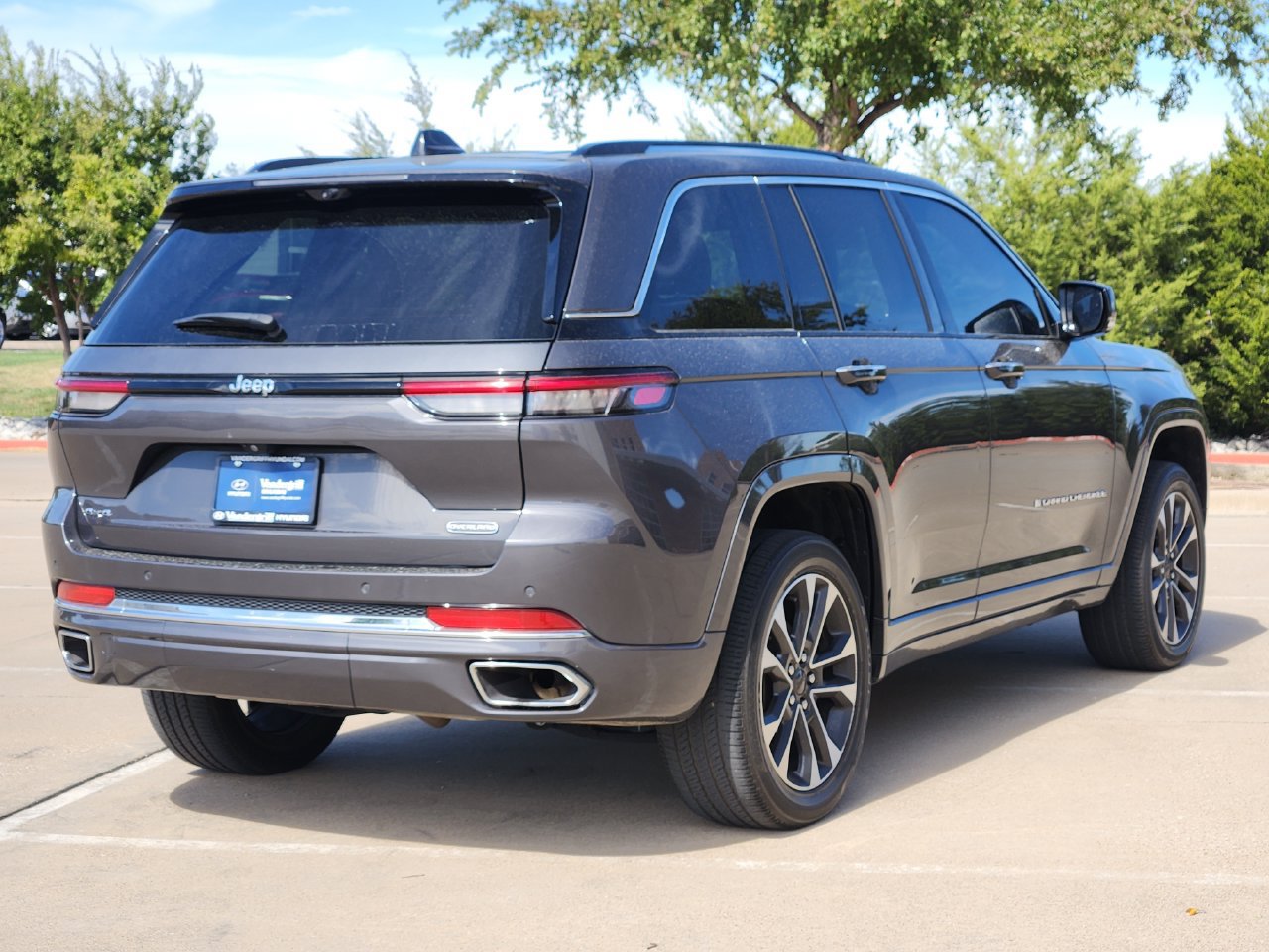 Used 2023 Jeep Grand Cherokee Overland w/ Adv Protech Group III AWD/4WD image 4