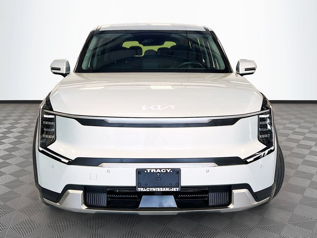 Used 2024 Kia EV9 Light RWD image 2