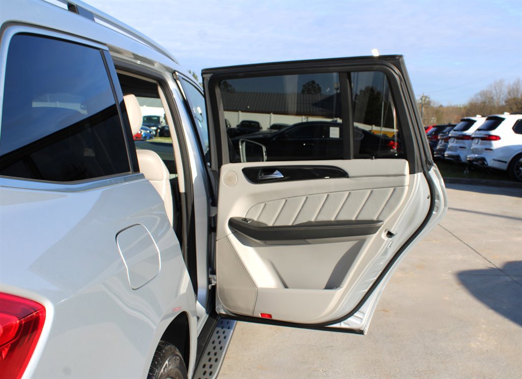 Used 2015 Mercedes-Benz GL 320 BlueTEC 4MATIC image 42