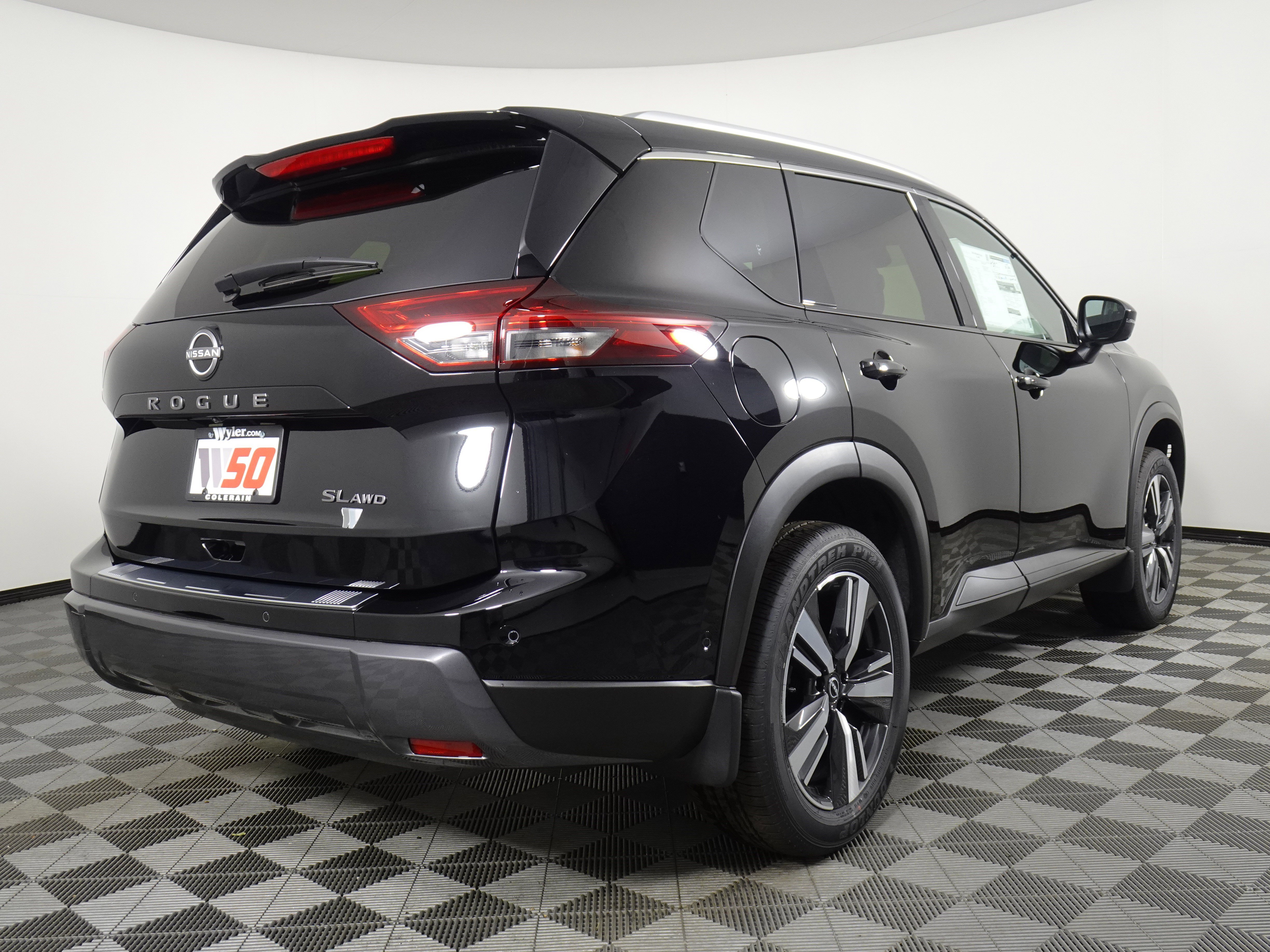 New 2025 Nissan Rogue SL image 3