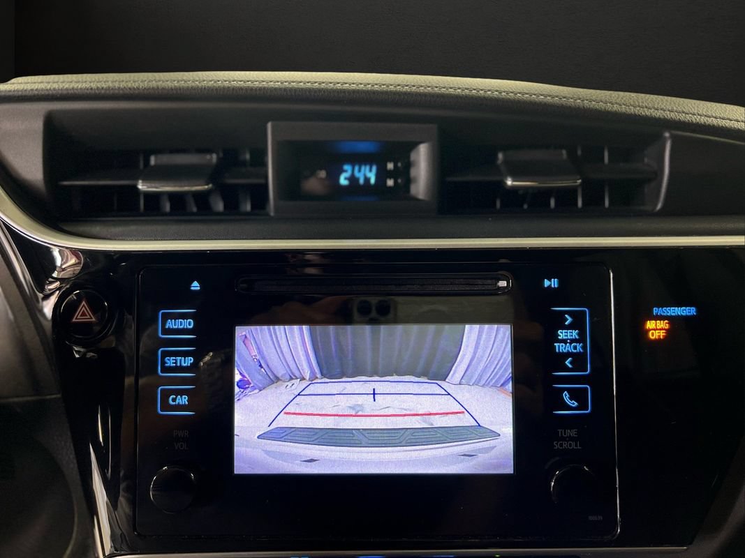 Used 2018 Toyota Corolla SE FWD image 19