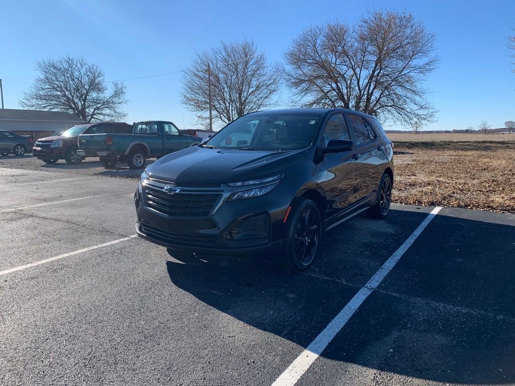 Used 2024 Chevrolet Equinox LS w/ LS Convenience Package image 3
