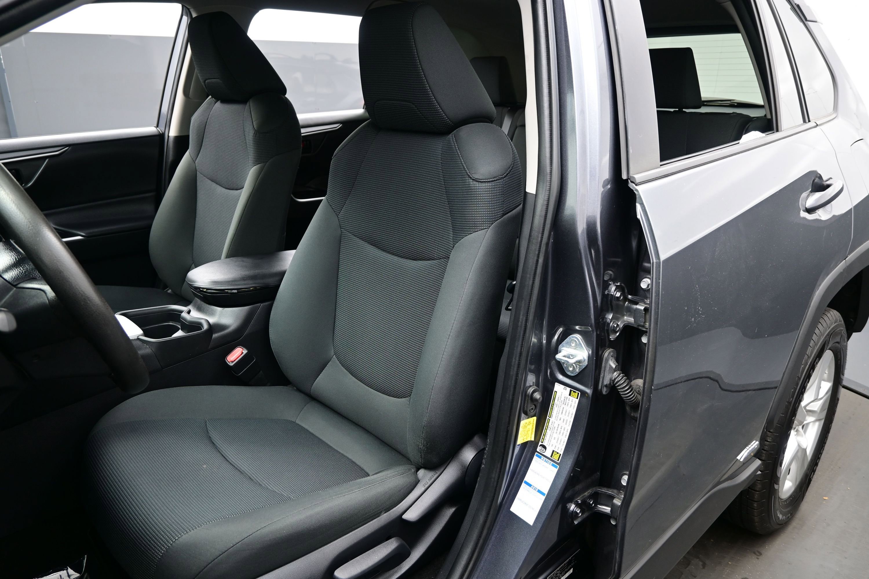 Used 2021 Toyota RAV4 LE AWD/4WD image 11