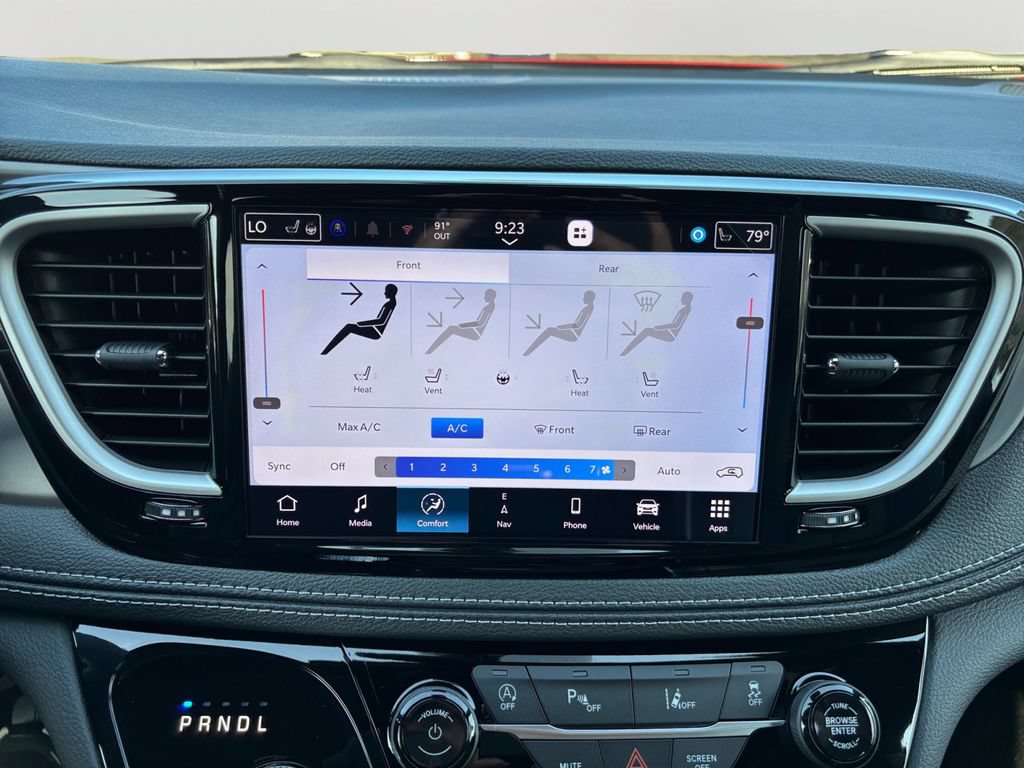 New 2027 Chrysler Pacifica Limited AWD/4WD image 22