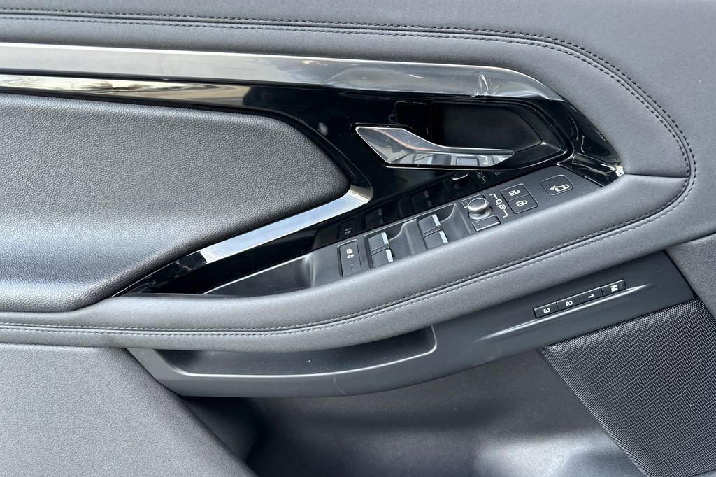 Used 2021 Land Rover Range Rover Evoque R-Dynamic SE image 11