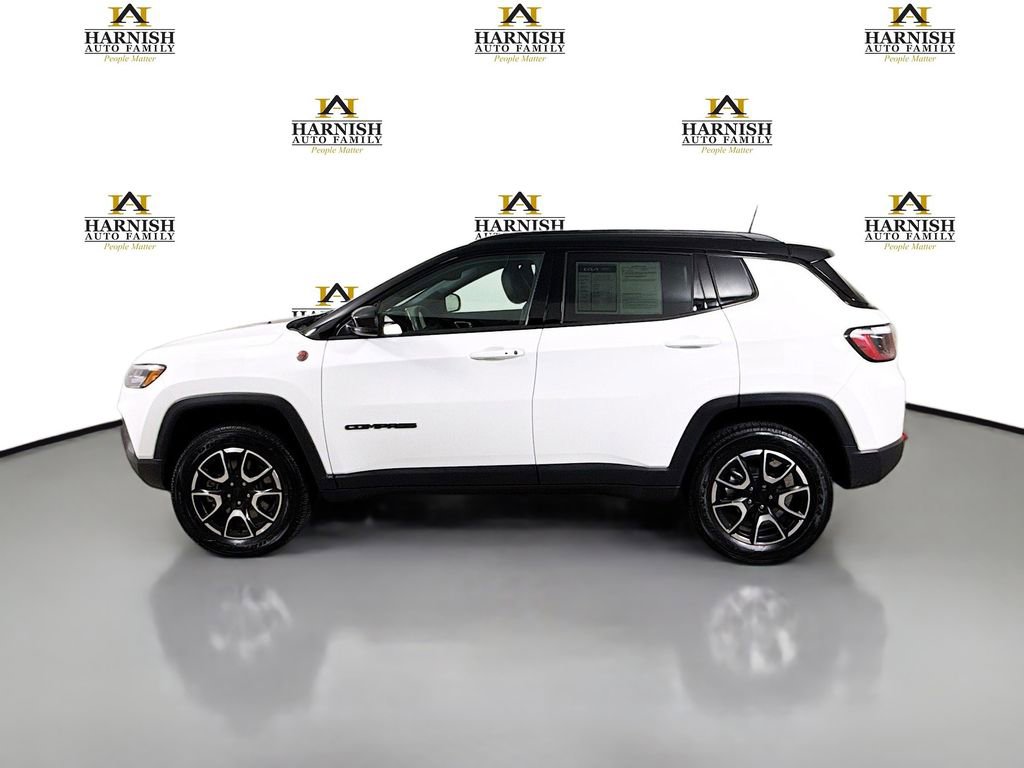 Used 2024 Jeep Compass Trailhawk AWD/4WD image 4