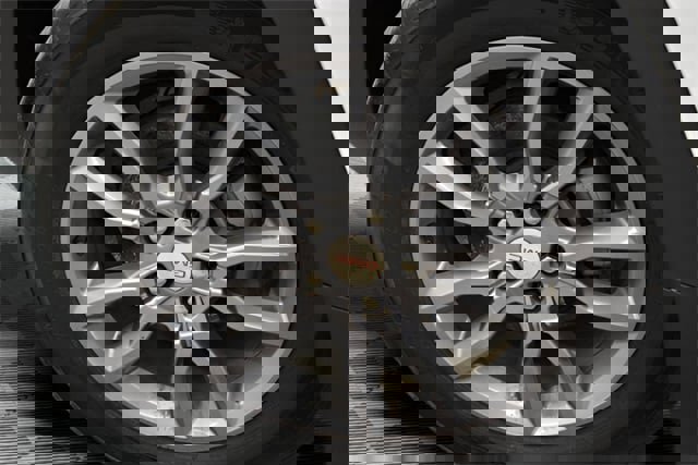 Used 2024 GMC Terrain SLT image 14