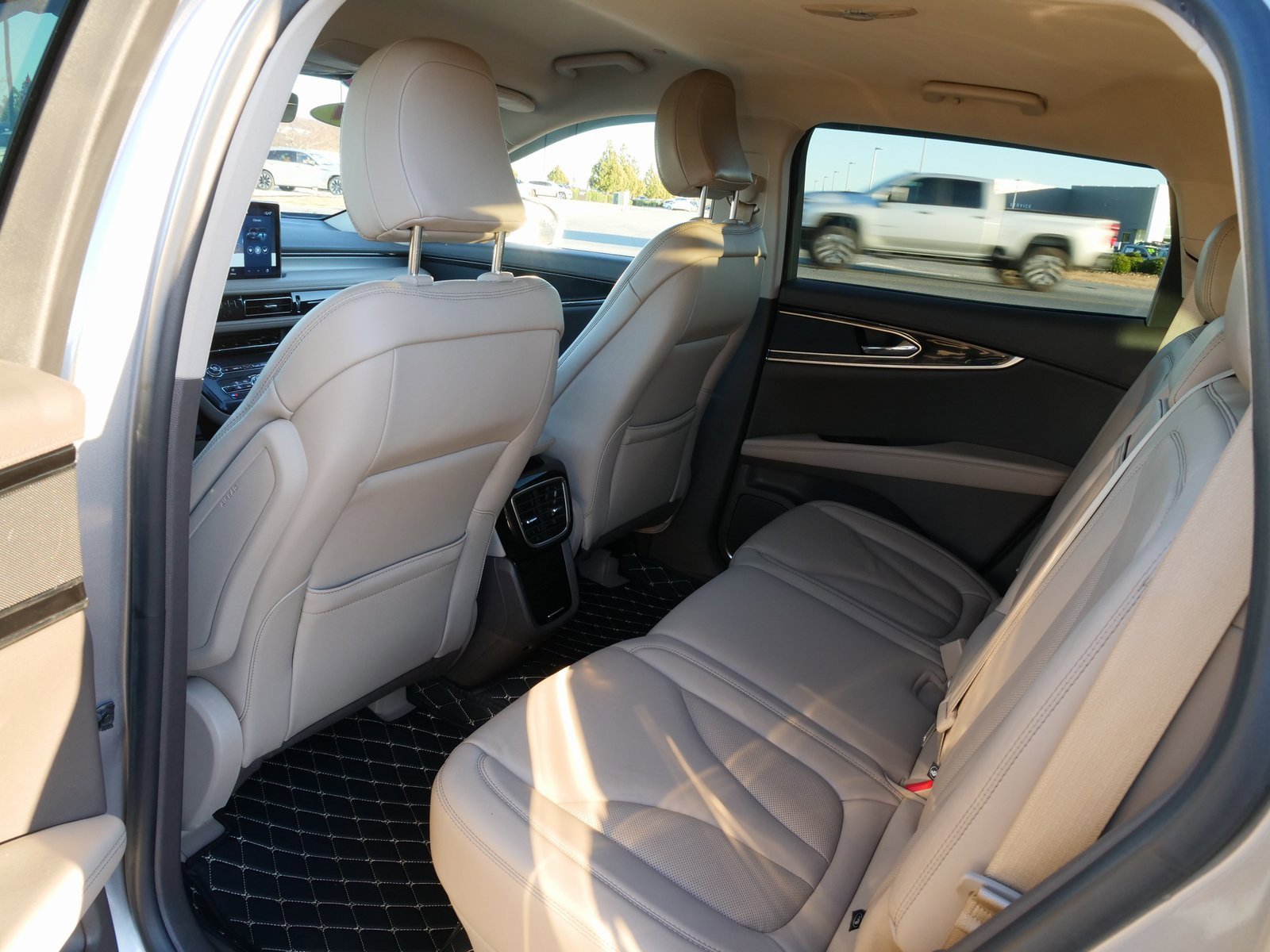 Used 2021 Lincoln Nautilus FWD w/ Equipment Group 101A image 13