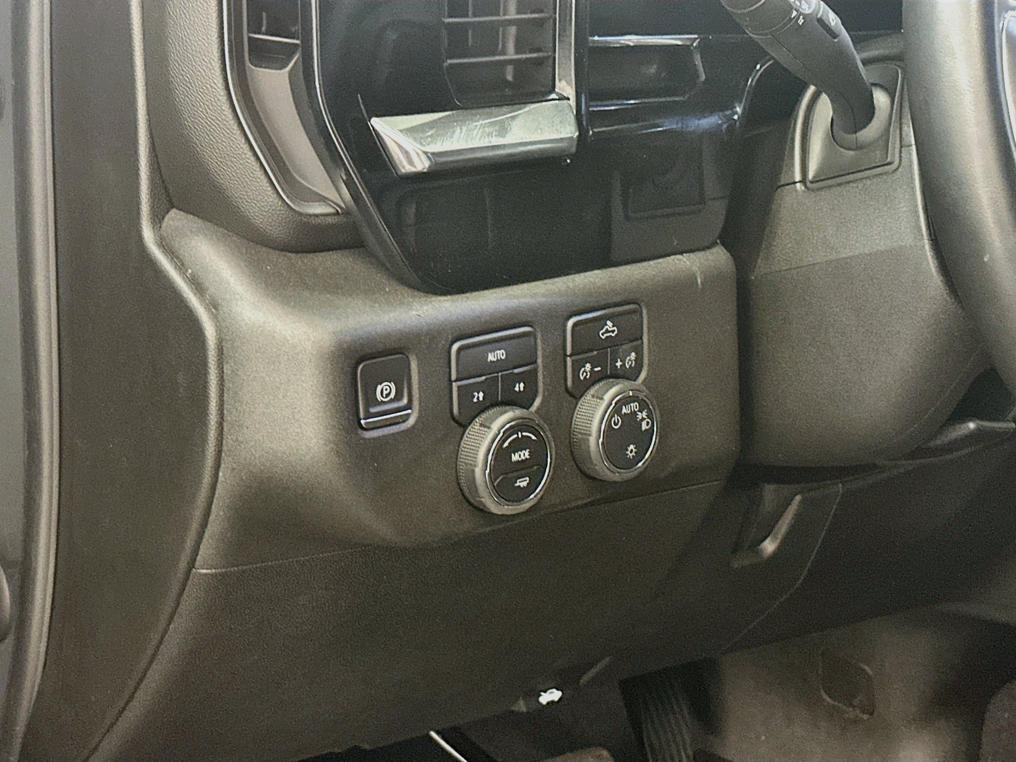 Used 2024 Chevrolet Silverado 1500 LT AWD/4WD image 17