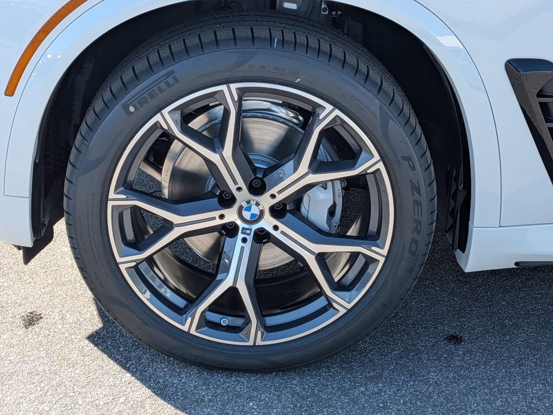 New 2026 BMW X5 xDrive40i w/ M Sport Package AWD/4WD image 10