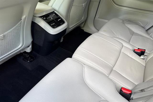 Certified 2024 Volvo XC90 B5 Plus w/ Protection Package Premier image 12