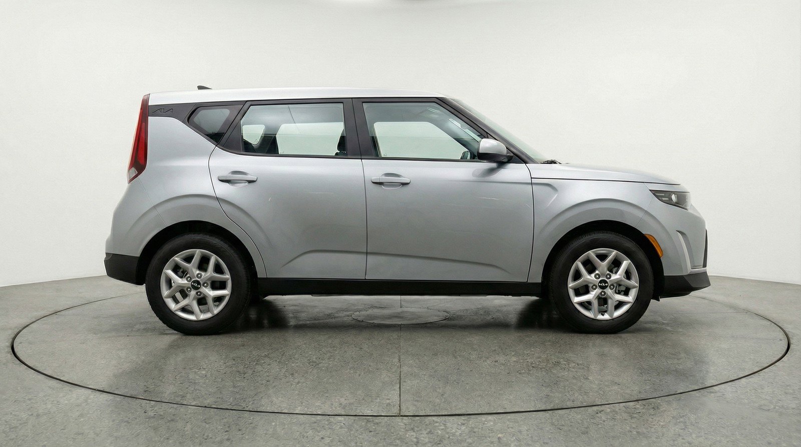 Used 2025 Kia Soul LX w/ LX Technology Package FWD image 11
