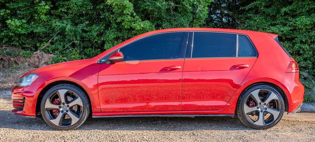 Used 2015 Volkswagen GTI SE FWD image 2
