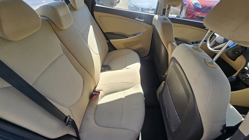 Used 2014 Hyundai Accent GLS FWD image 7