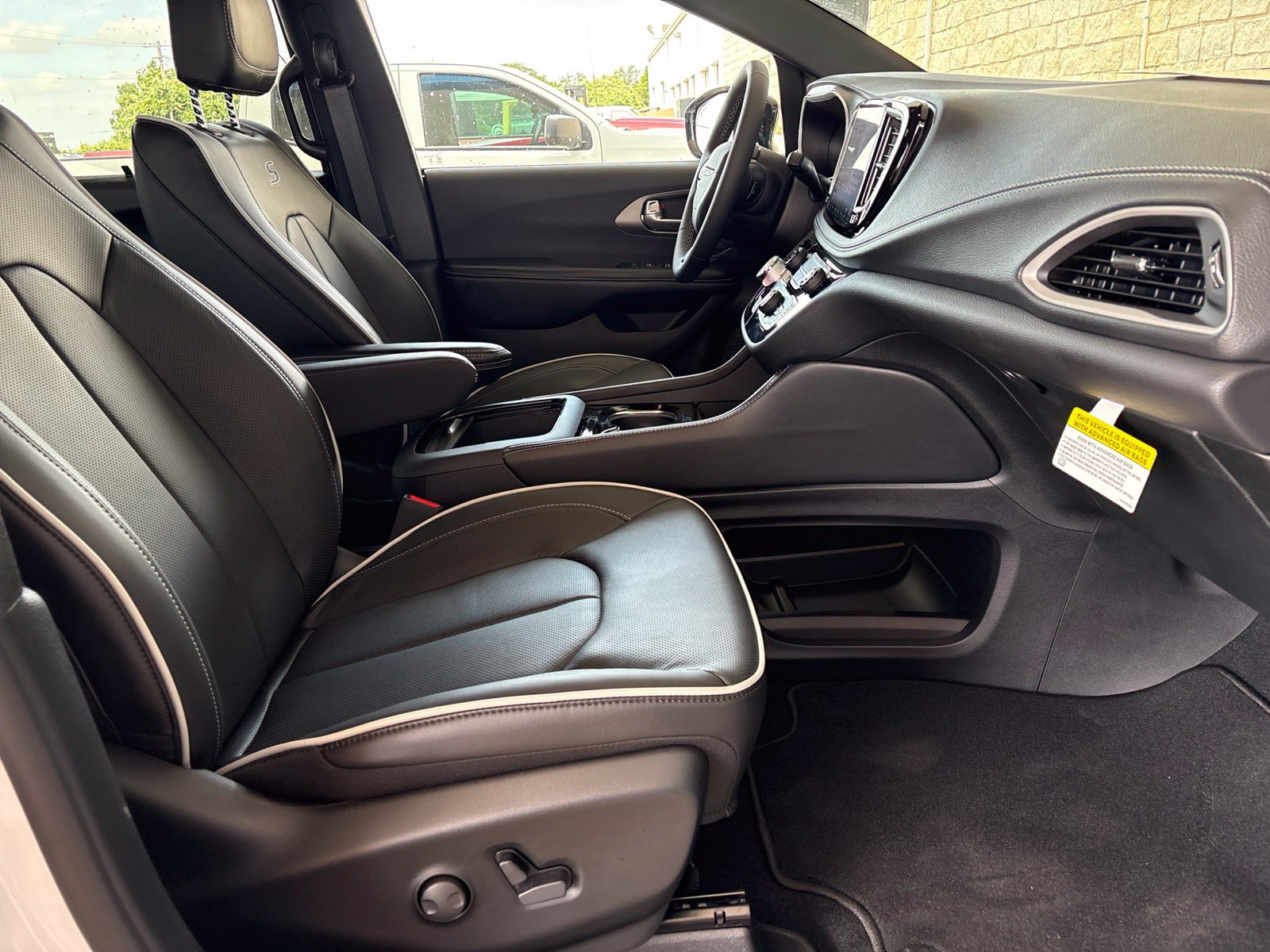New 2027 Chrysler Pacifica Limited FWD image 22