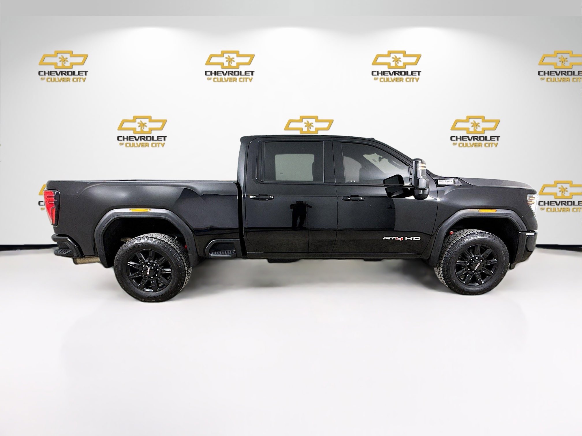 Used 2024 GMC Sierra 2500 AT4 w/ Technology Package image 8