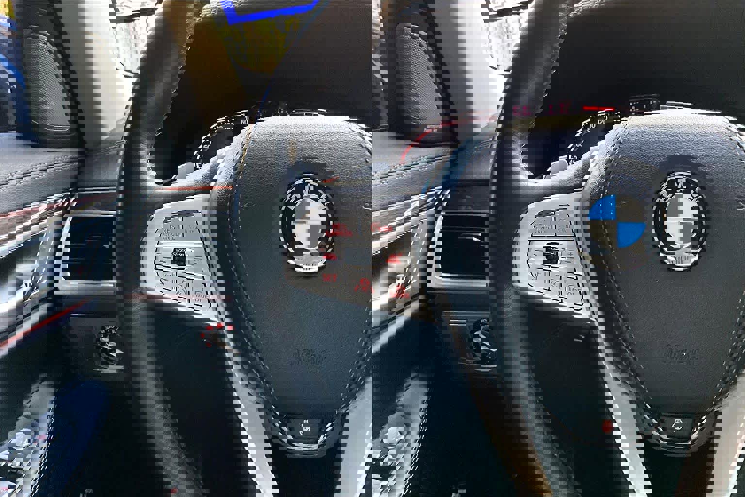 Used 2021 BMW 750i xDrive w/ Luxury Rear Seating Package image 23