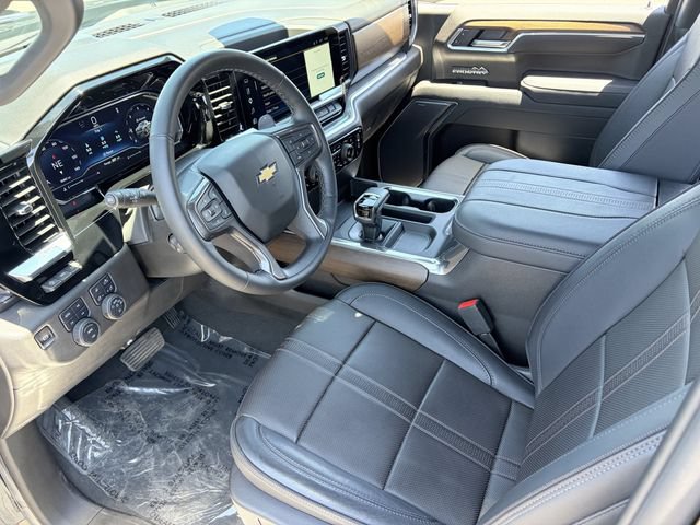 Used 2025 Chevrolet Silverado 1500 High Country AWD/4WD image 19