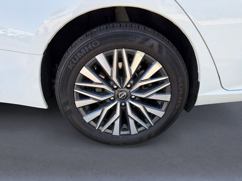 Used 2025 Nissan Altima 2.5 SV image 14