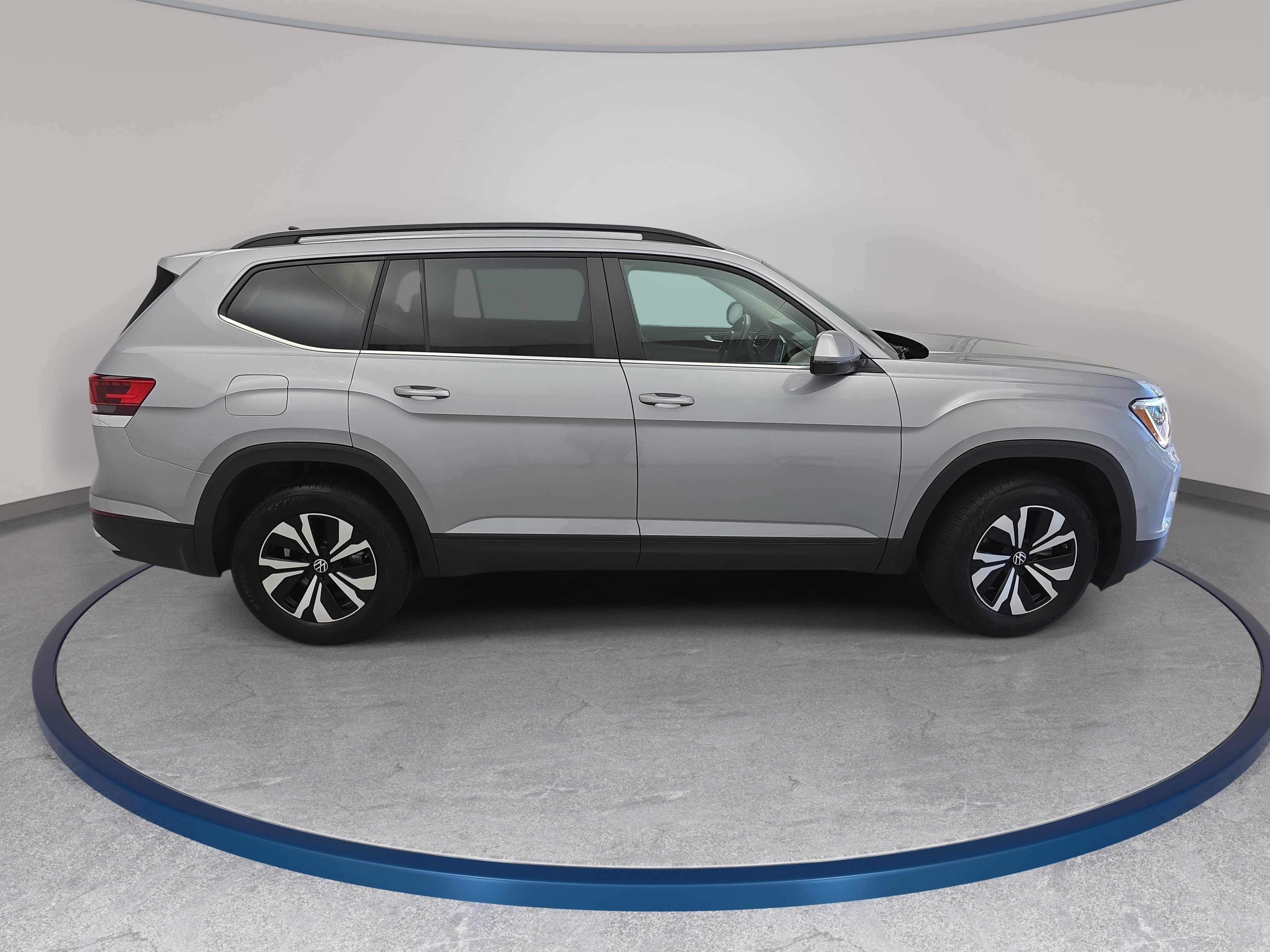 Certified 2026 Volkswagen Atlas SE FWD image 4