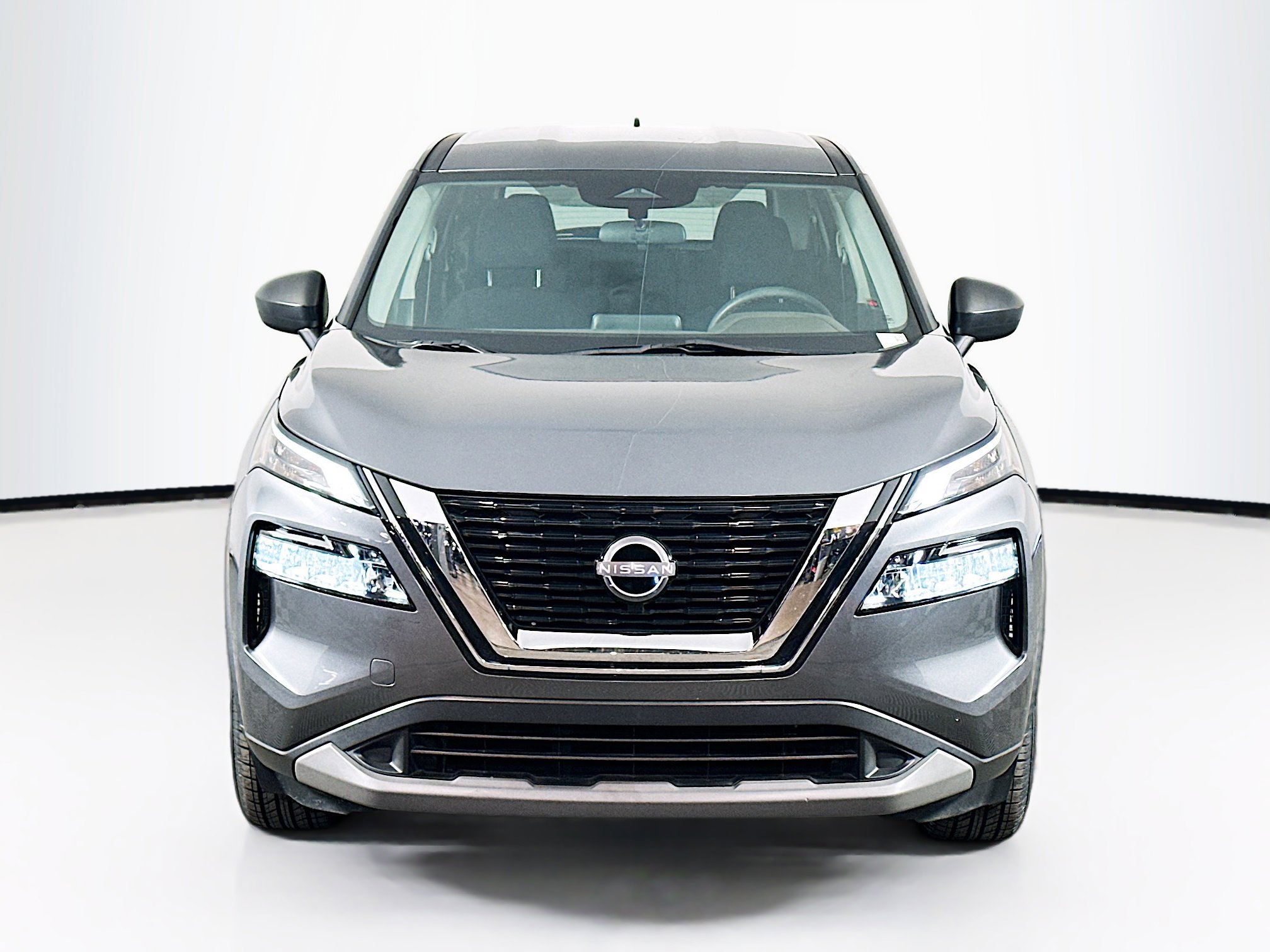 Used 2023 Nissan Rogue S FWD image 2