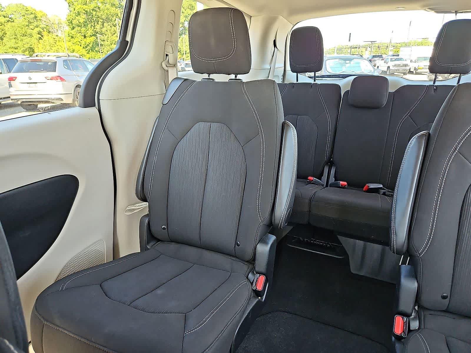Used 2024 Chrysler Voyager LX FWD image 13
