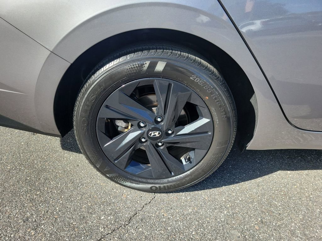 Certified 2023 Hyundai Elantra SEL image 5
