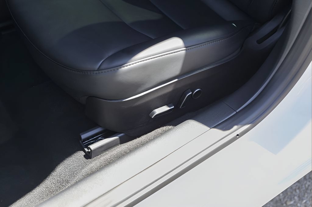 Used 2023 Tesla Model 3 Standard Range RWD image 8