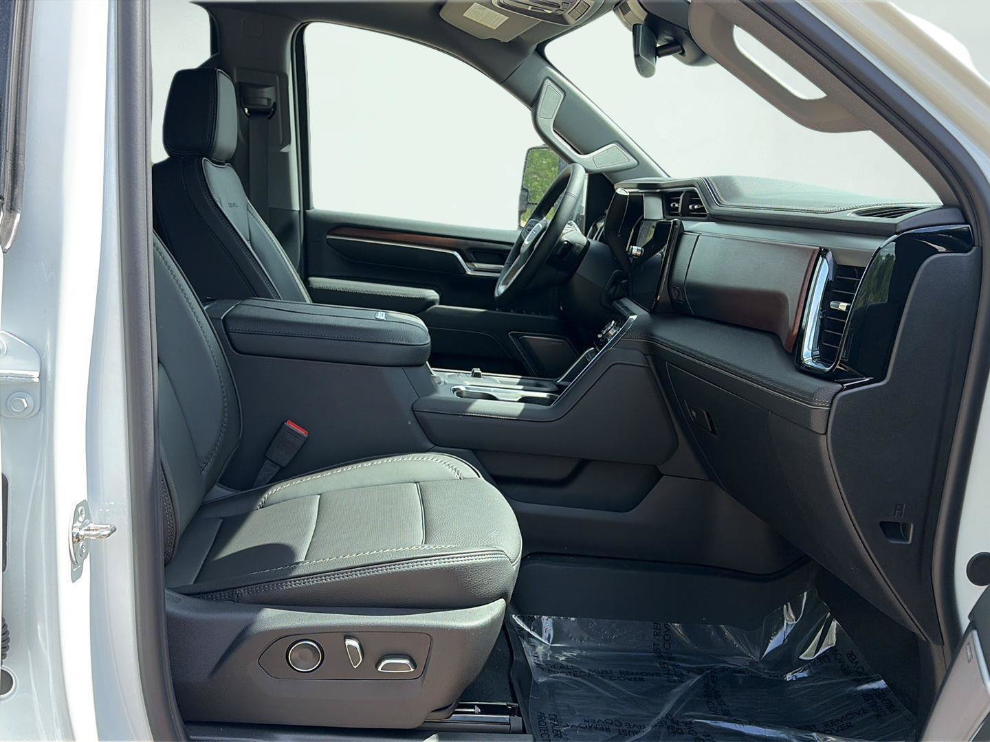 New 2026 GMC Sierra 3500 Denali AWD/4WD image 3
